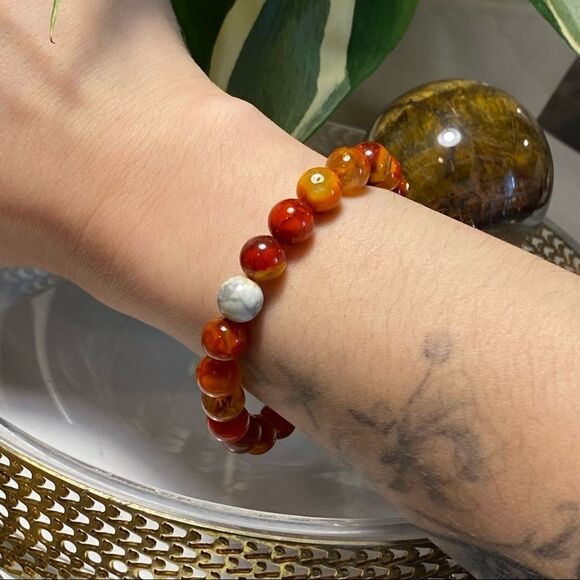 Polished Agate & Howlite Bracelet - Picture 6 of 6